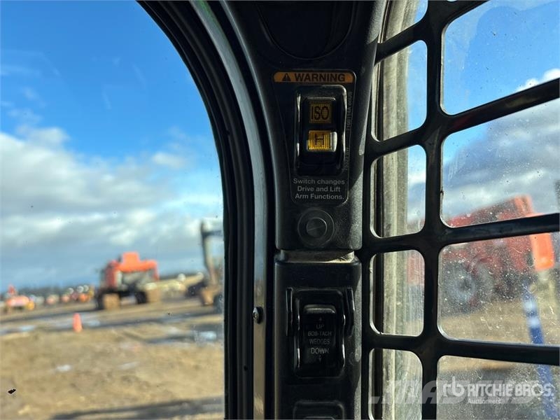 Bobcat T770 لوادر انزلاقية التوجيه
