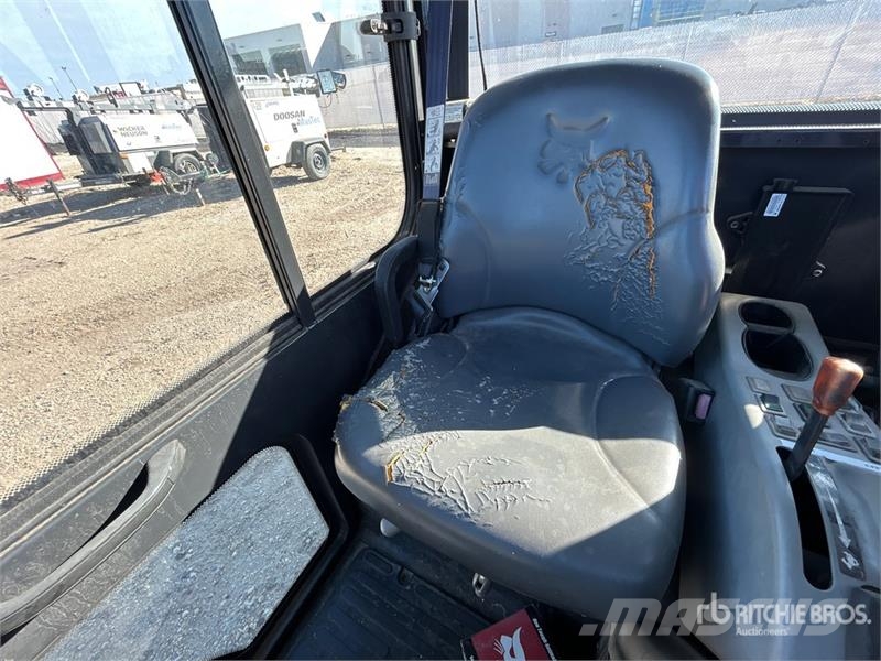 Bobcat Toolcat 5600 4x4 Utility Vehicle ماكينات منفعة عامة