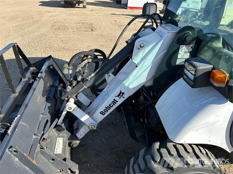 Bobcat Toolcat 5600 4x4 Utility Vehicle ماكينات منفعة عامة