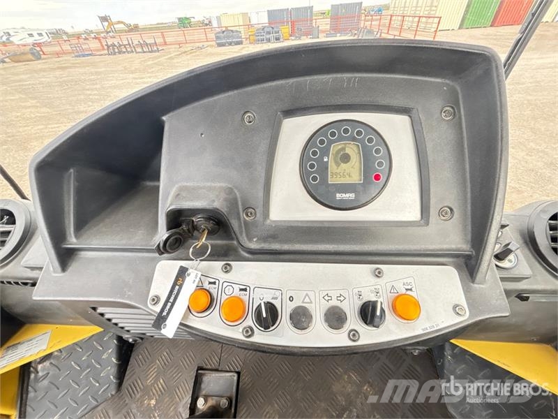 Bomag BW213DH-40 Smooth Drum Compactor Vienvalča grunts veltņi