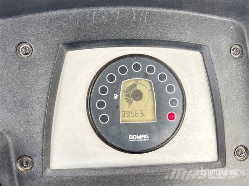 Bomag BW213DH-40 Smooth Drum Compactor Vienvalča grunts veltņi