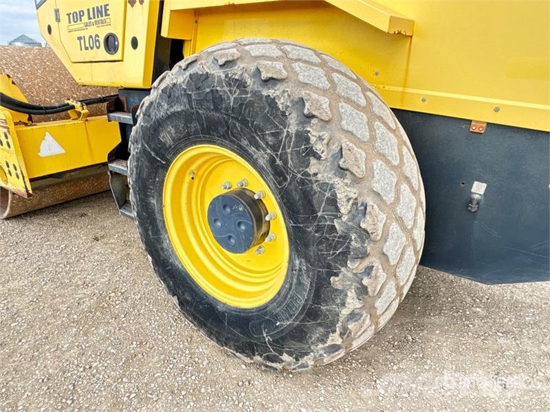 Bomag BW213DH-40 Smooth Drum Compactor Vienvalča grunts veltņi