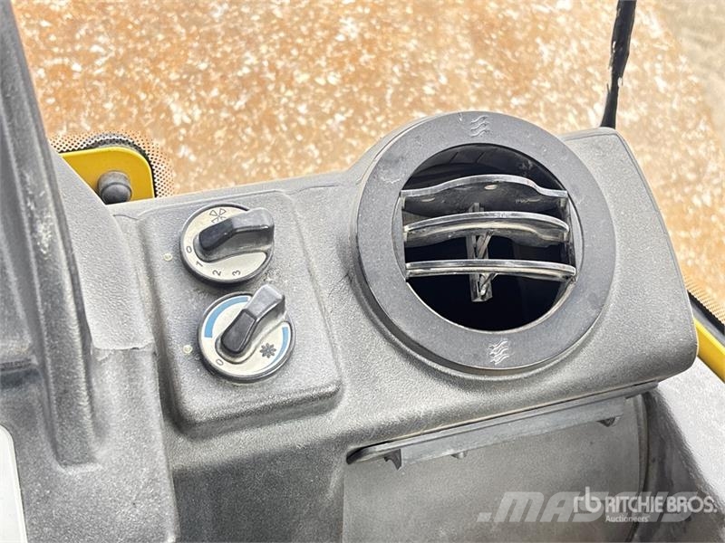 Bomag BW213DH-40 Smooth Drum Compactor Vienvalča grunts veltņi