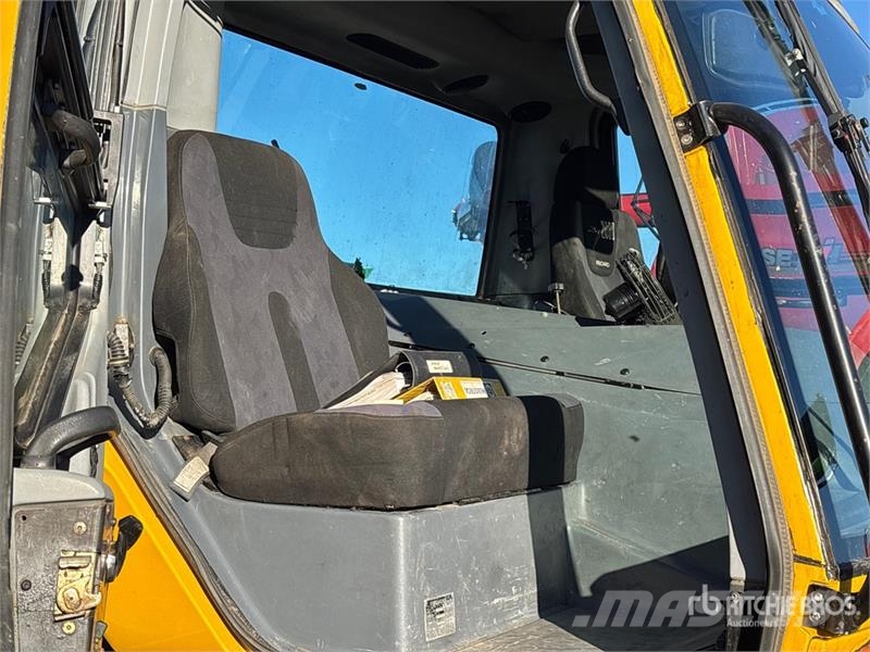 Bombardier BR2000 Snowcat Sniega traktori