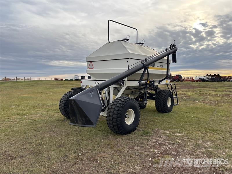 Bourgault 3225 225 bu Tow-Behind Air Cart Sejačice