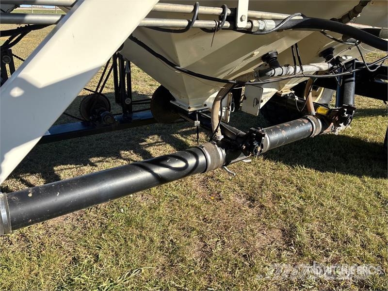 Bourgault 3225 225 bu Tow-Behind Air Cart Sejačice