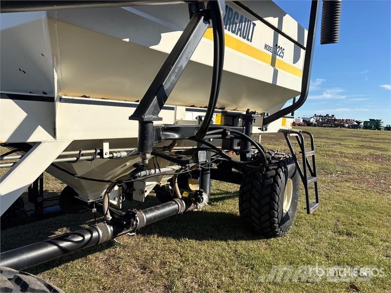 Bourgault 3225 225 bu Tow-Behind Air Cart Sejačice