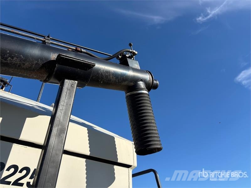 Bourgault 3225 225 bu Tow-Behind Air Cart Sejačice