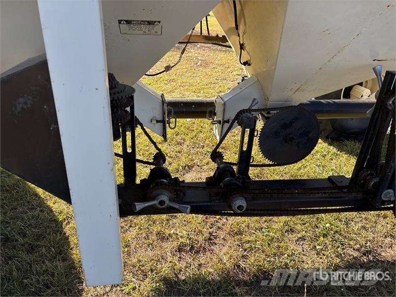 Bourgault 3225 225 bu Tow-Behind Air Cart Sejačice