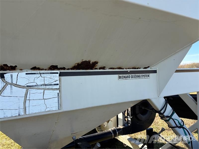 Bourgault 3225 225 bu Tow-Behind Air Cart Sejačice