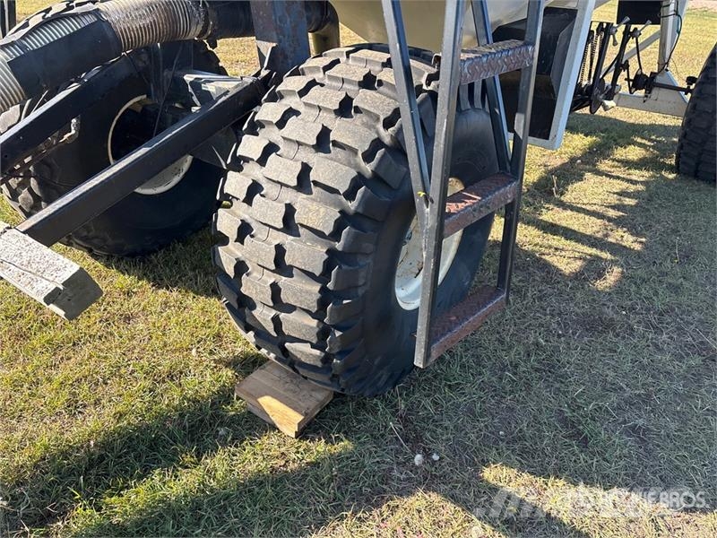 Bourgault 3225 225 bu Tow-Behind Air Cart Sejačice