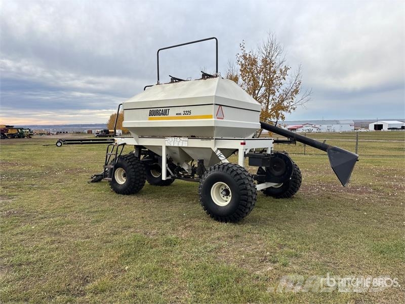Bourgault 3225 225 bu Tow-Behind Air Cart Sejačice