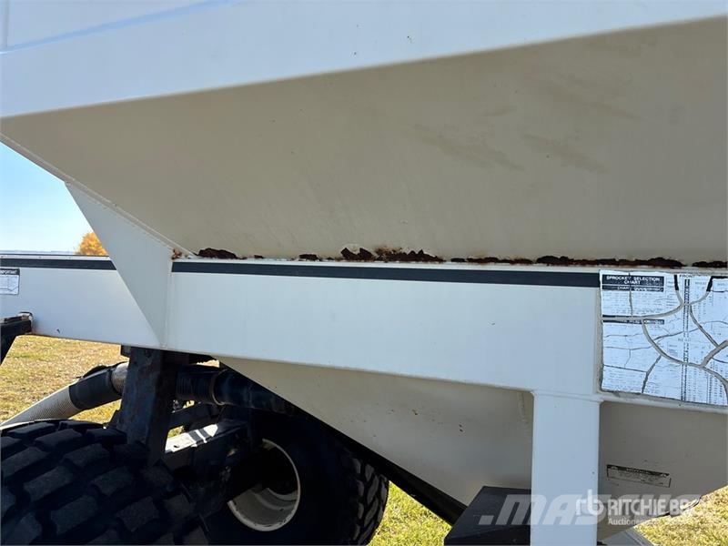 Bourgault 3225 225 bu Tow-Behind Air Cart Sejačice
