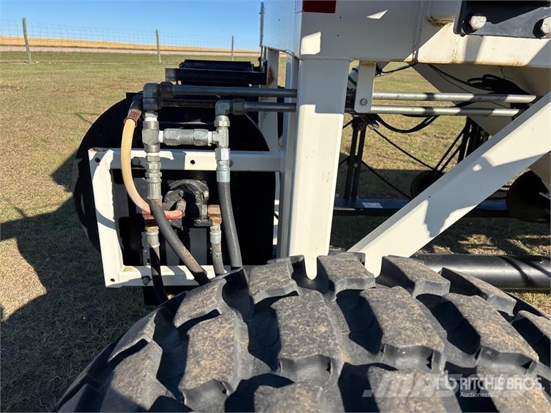Bourgault 3225 225 bu Tow-Behind Air Cart Sejačice