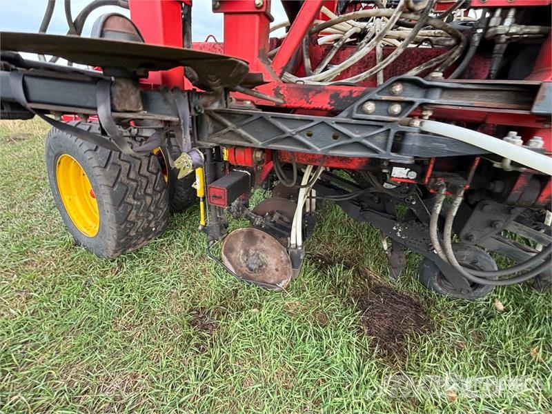 Bourgault 3310PHD 75 ft Air Drill Drills