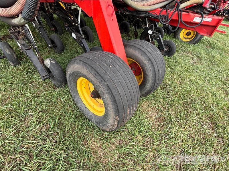 Bourgault 3310PHD 75 ft Air Drill Drills