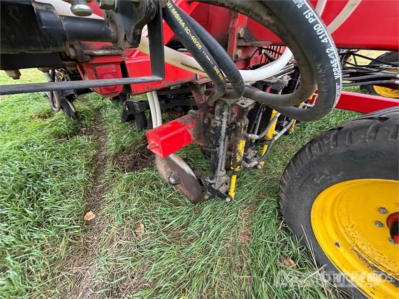 Bourgault 3310PHD 75 ft Air Drill Drills
