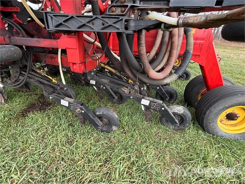 Bourgault 3310PHD 75 ft Air Drill Drills