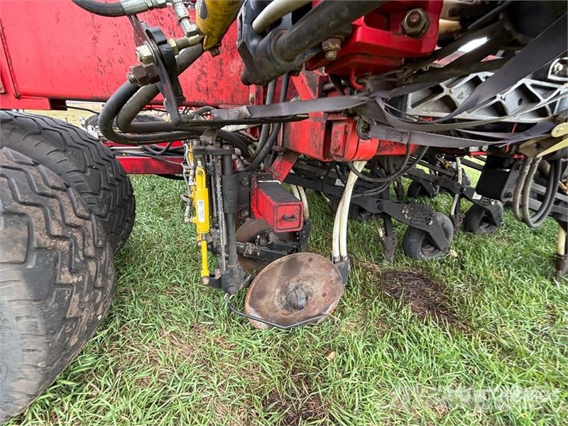 Bourgault 3310PHD 75 ft Air Drill Drills