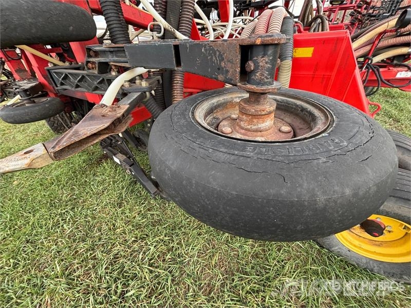 Bourgault 3310PHD 75 ft Air Drill Drills