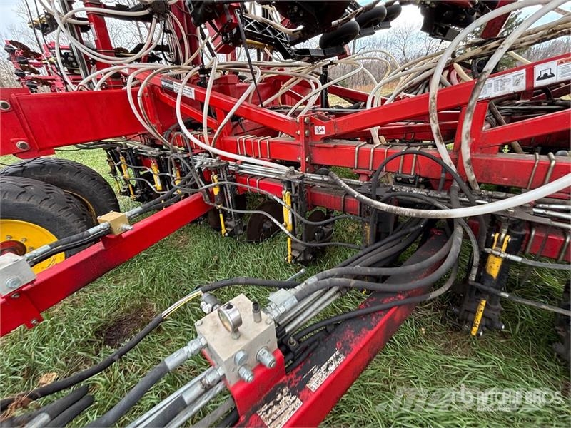 Bourgault 3310PHD 75 ft Air Drill Drills