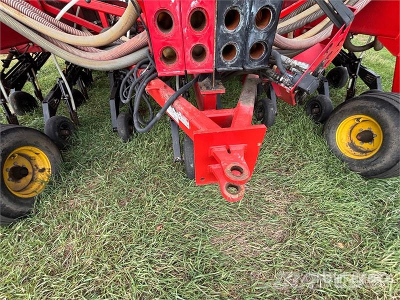 Bourgault 3310PHD 75 ft Air Drill Drills