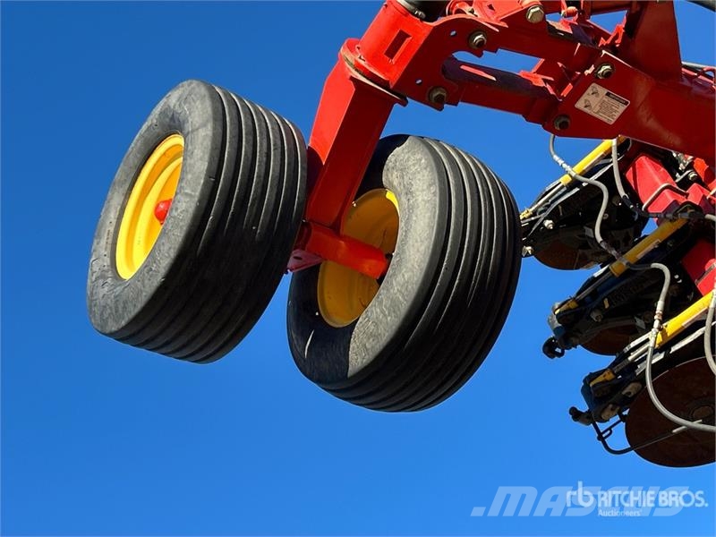 Bourgault 3320 66 ft Air Drill مثاقيب