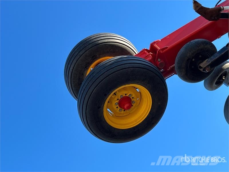 Bourgault 3320 66 ft Air Drill مثاقيب
