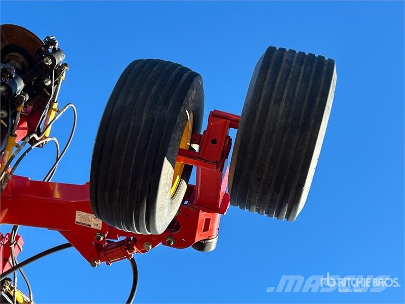 Bourgault 3320 66 ft Air Drill مثاقيب