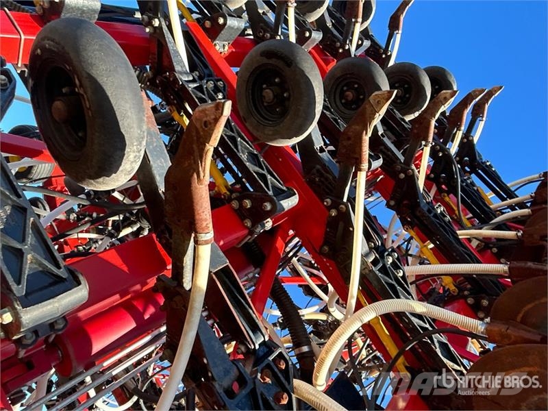 Bourgault 3320 66 ft Air Drill مثاقيب