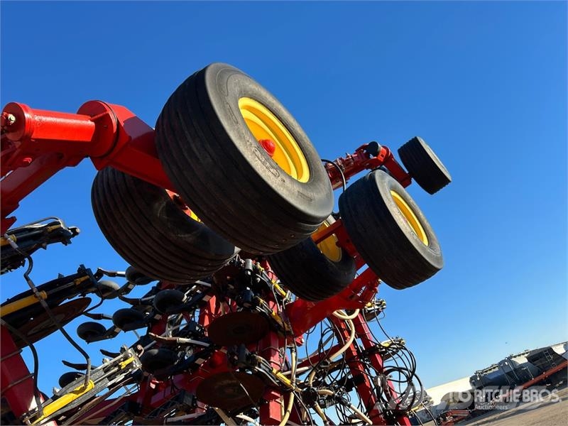 Bourgault 3320 66 ft Air Drill مثاقيب