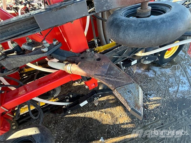 Bourgault 3320 66 ft Air Drill مثاقيب