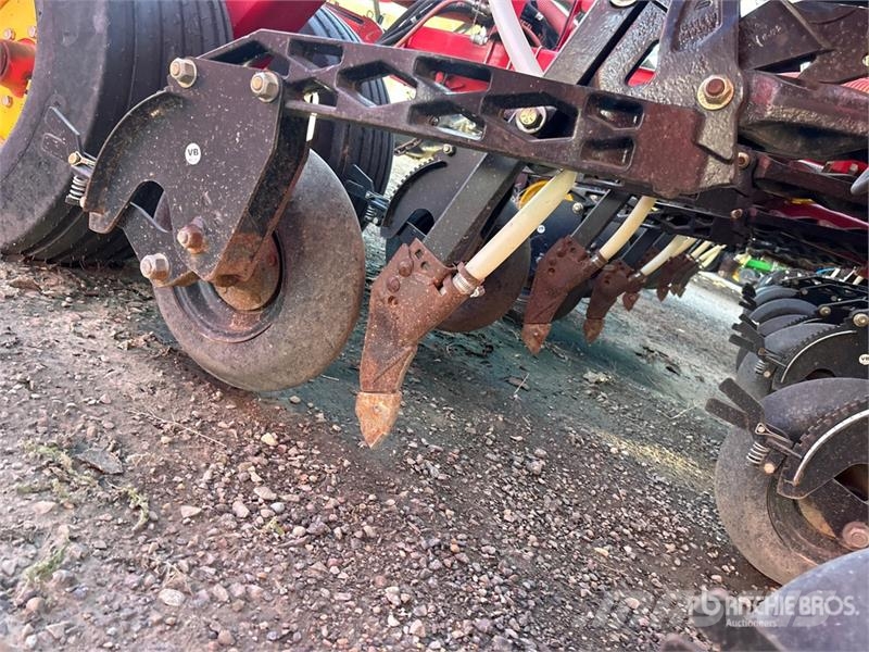 Bourgault 3320 76 ft Air Drill Kylvökoneet