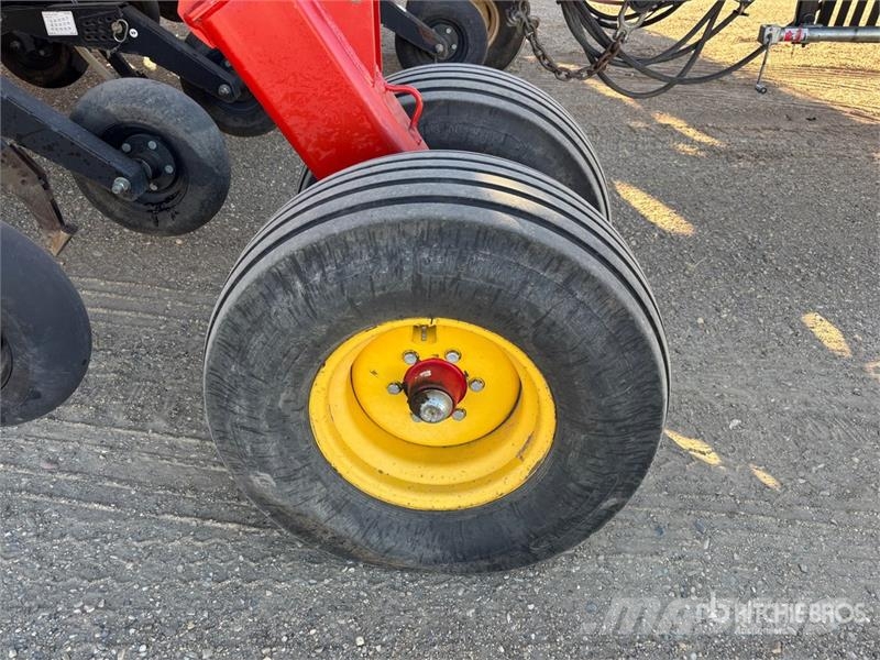 Bourgault 3320 QDA 76 ft Air Drill Sembradoras