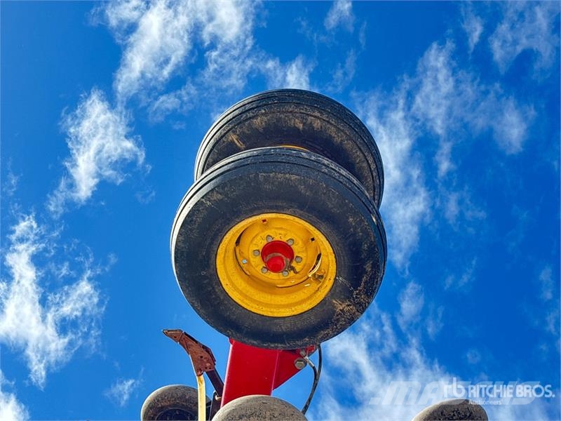 Bourgault 3320PHD 76 ft Air Drill Sorvetőgép