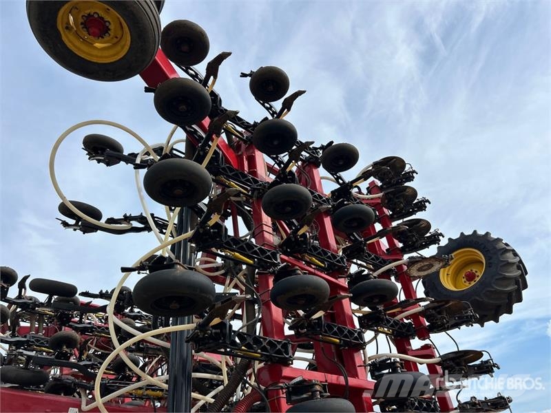 Bourgault 3320PHD XTC HF 76 ft Air Drill مثاقيب