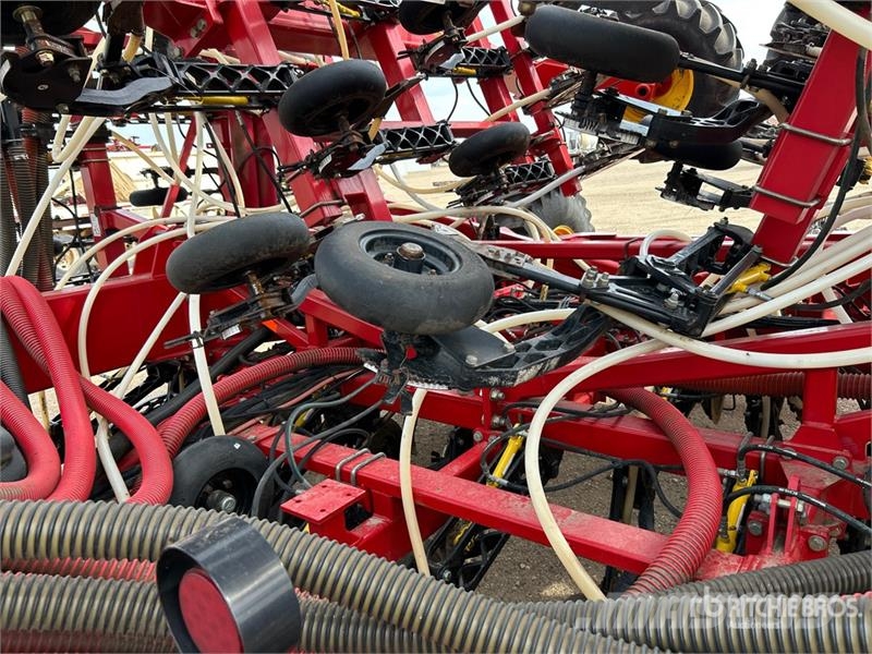 Bourgault 3320PHD XTC HF 76 ft Air Drill مثاقيب