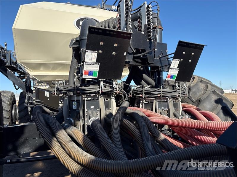 Bourgault 3320PHD XTC HF 84 ft Air Drill ドリル