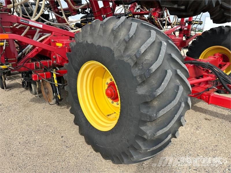 Bourgault 3320PHD XTC HF 76 ft Air Drill مثاقيب