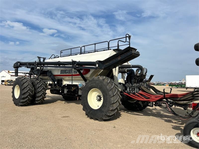 Bourgault 3320PHD XTC HF 76 ft Air Drill مثاقيب