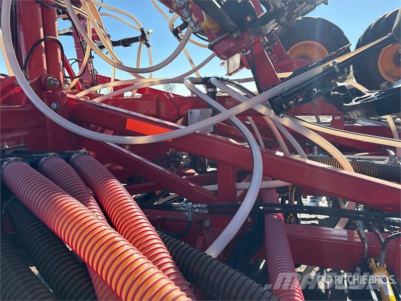 Bourgault 3320PHD XTC HF 84 ft Air Drill ドリル