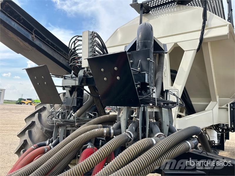 Bourgault 3320PHD XTC HF 76 ft Air Drill مثاقيب