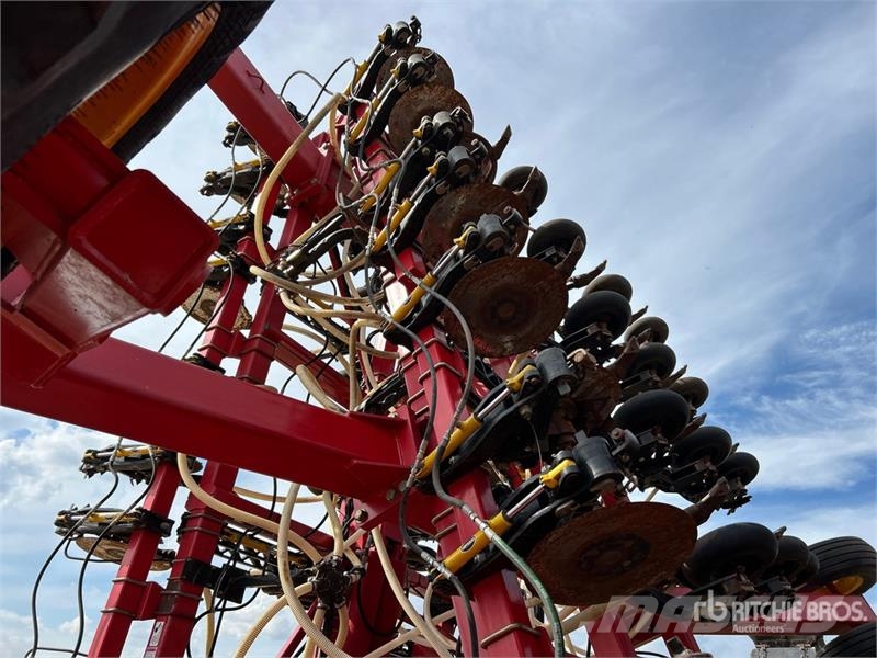 Bourgault 3320PHD XTC HF 76 ft Air Drill مثاقيب