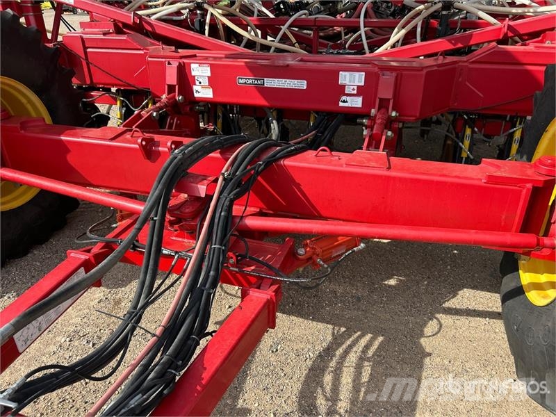 Bourgault 3320PHD XTC HF 76 ft Air Drill مثاقيب