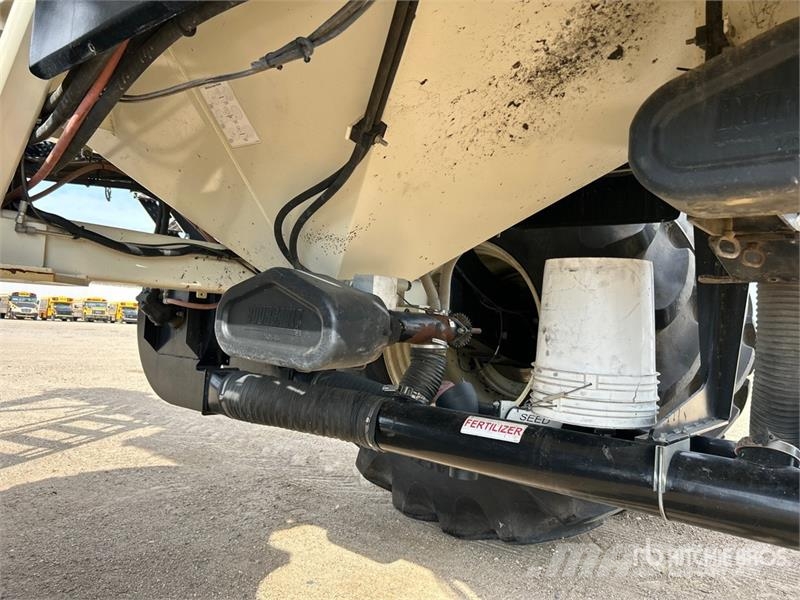 Bourgault 3320PHD XTC HF 76 ft Air Drill مثاقيب