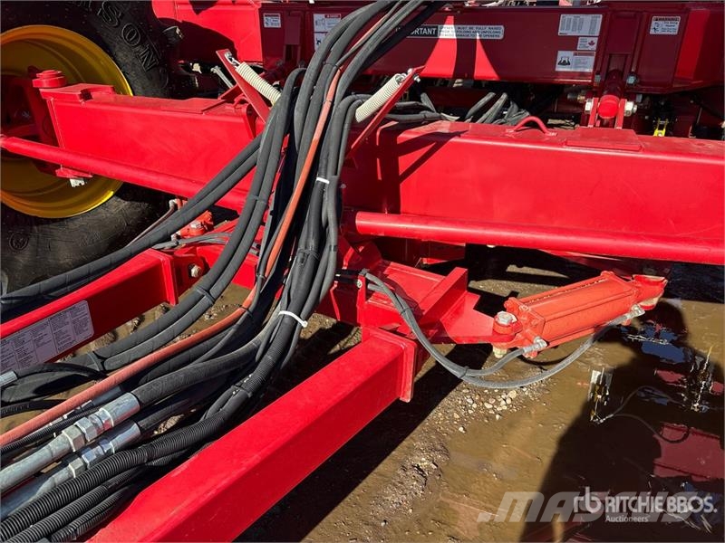 Bourgault 3320PHD XTC HF 84 ft Air Drill ドリル