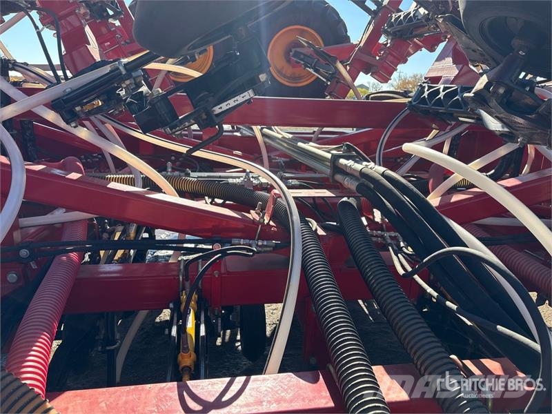 Bourgault 3320PHD XTC HF 84 ft Air Drill ドリル