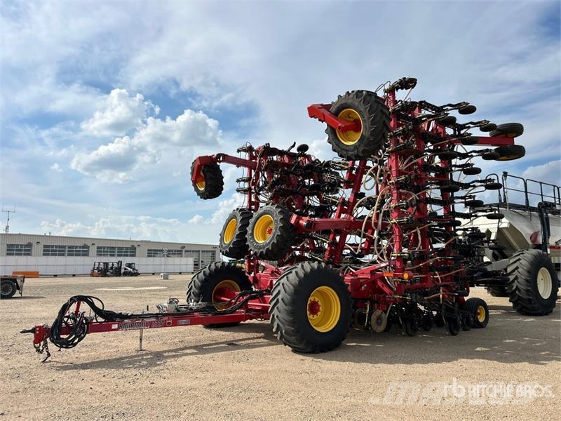 Bourgault 3320PHD XTC HF 76 ft Air Drill مثاقيب