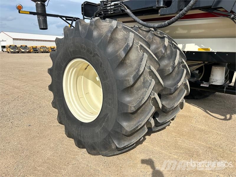 Bourgault 3320PHD XTC HF 76 ft Air Drill مثاقيب