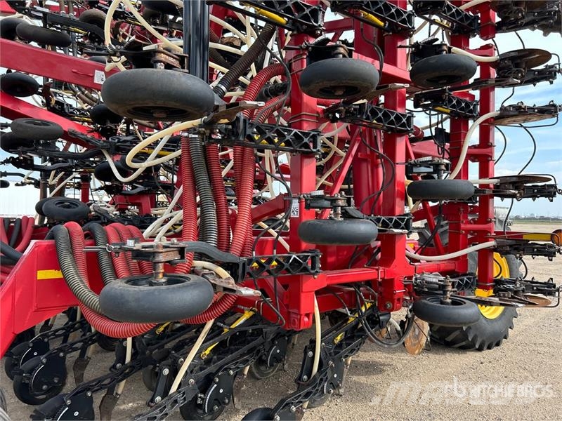Bourgault 3320PHD XTC HF 76 ft Air Drill مثاقيب